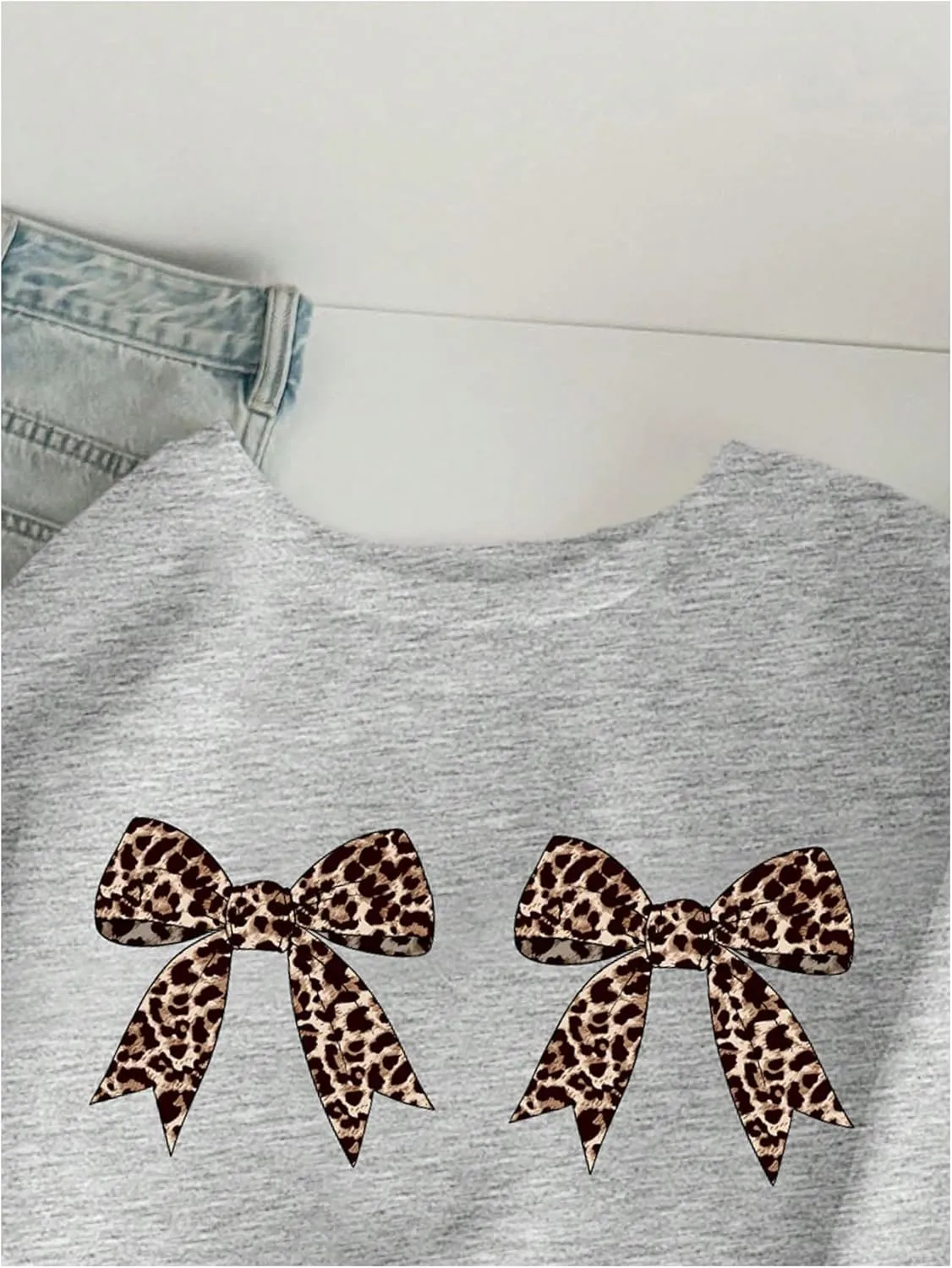 Milumia Women's Leopard Bow Print Sweatshirt Crewneck Long Sleeve Pullovers