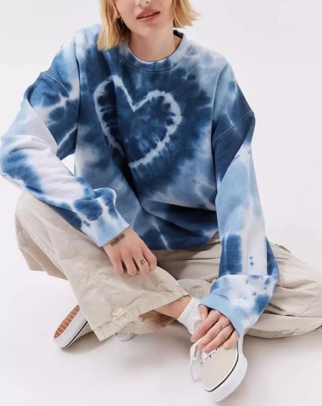 NUFIWI Tie Dye Heart Pattern Crew Neck Sweatshirt Long Sleeve Aesthetic Pink Pullover Tops Oversized Y2K Love Autumn Wear