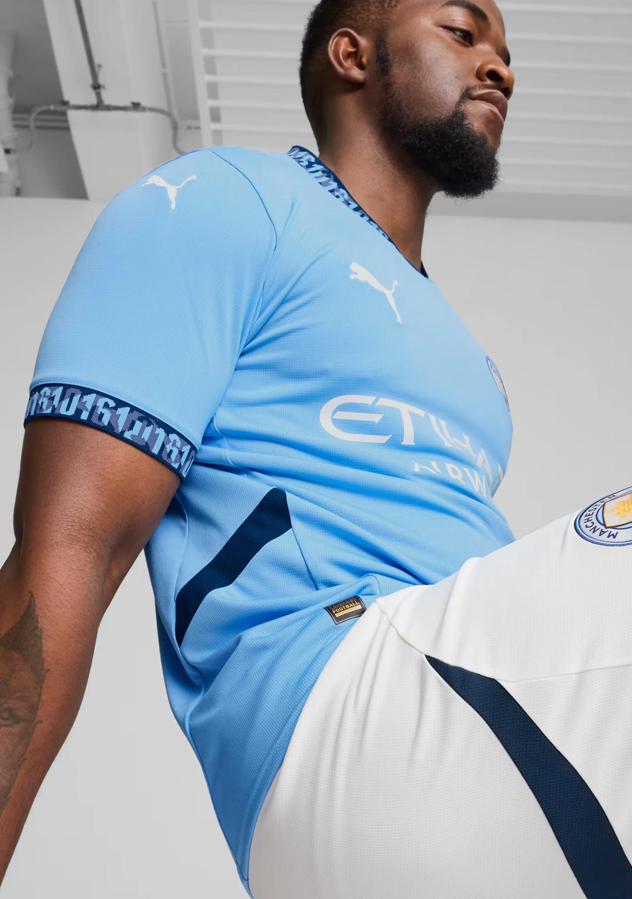 Puma Men’s Manchester City 24/25 Home Jersey with FREE Manchester City Scarf