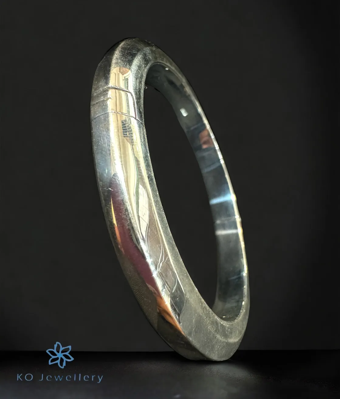 The Minimal Shiny Silver Openable Bracelet