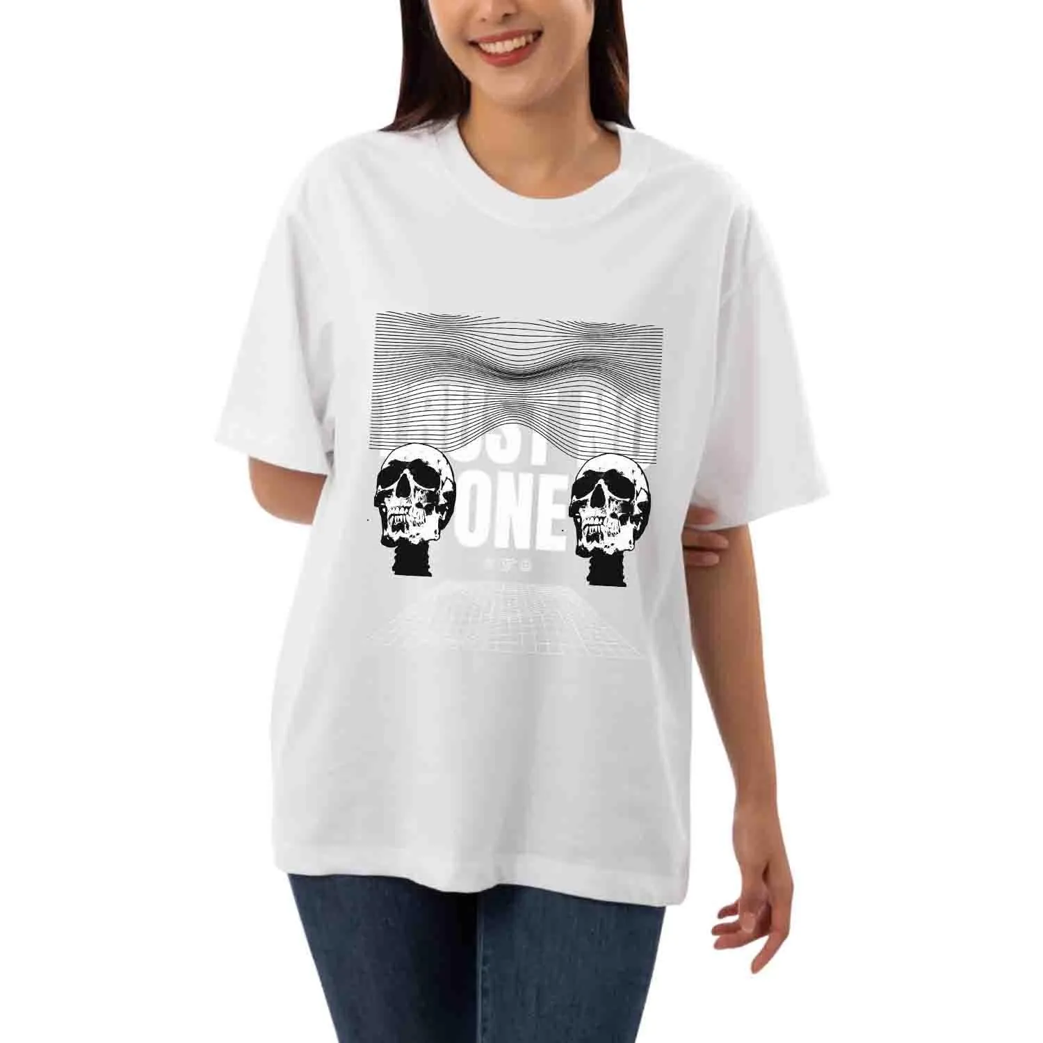 Trust no one Women's Oversized T-shirt