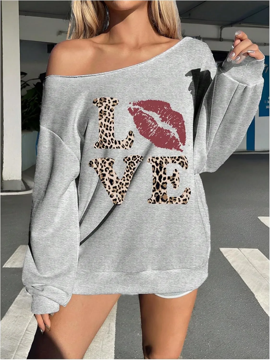 Verdusa Women's Oversized Tshirts Off The Shoulder Tops Letter Graphic Long Sleeve Pullovers