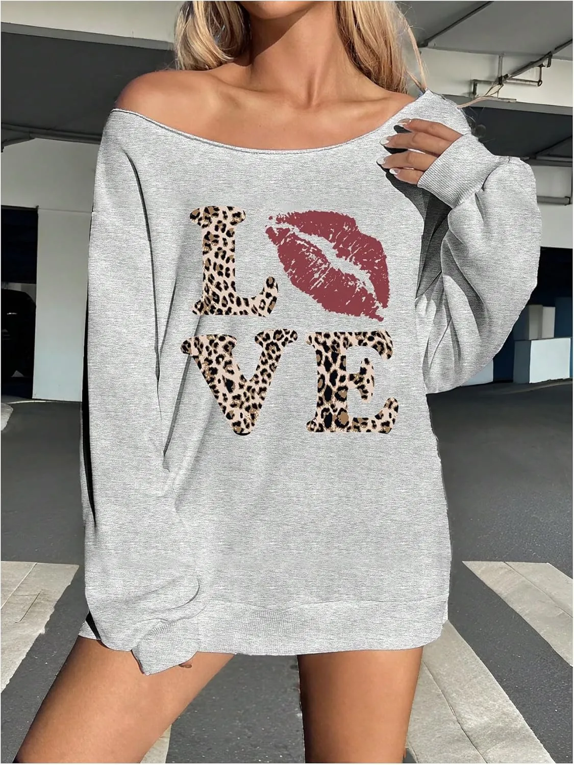 Verdusa Women's Oversized Tshirts Off The Shoulder Tops Letter Graphic Long Sleeve Pullovers
