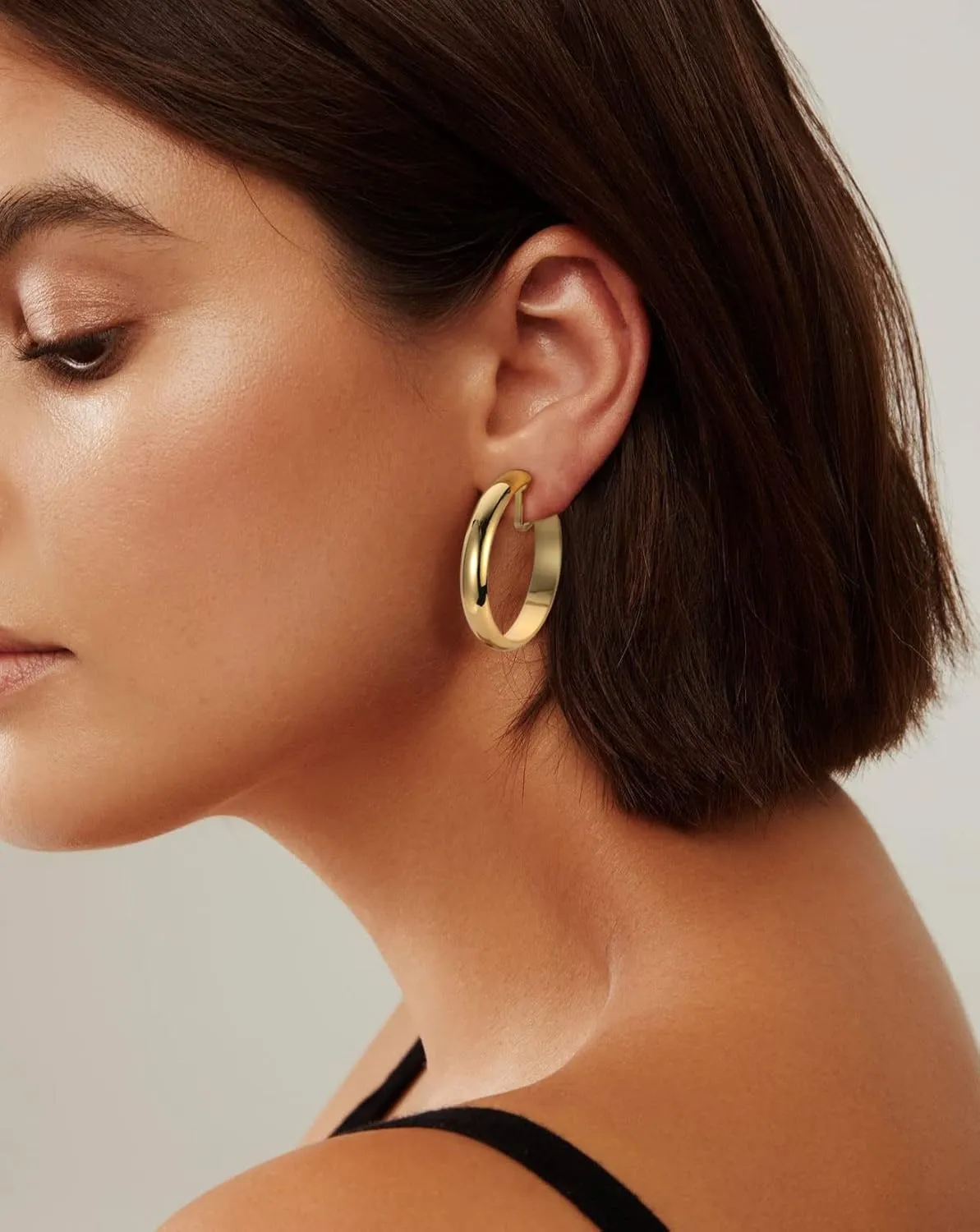 WOWORAMA Gold Clip On Hoop Earrings for Women - Classic Large Chunky Hoops - Non Pierced Minimalistic Clip Earrings